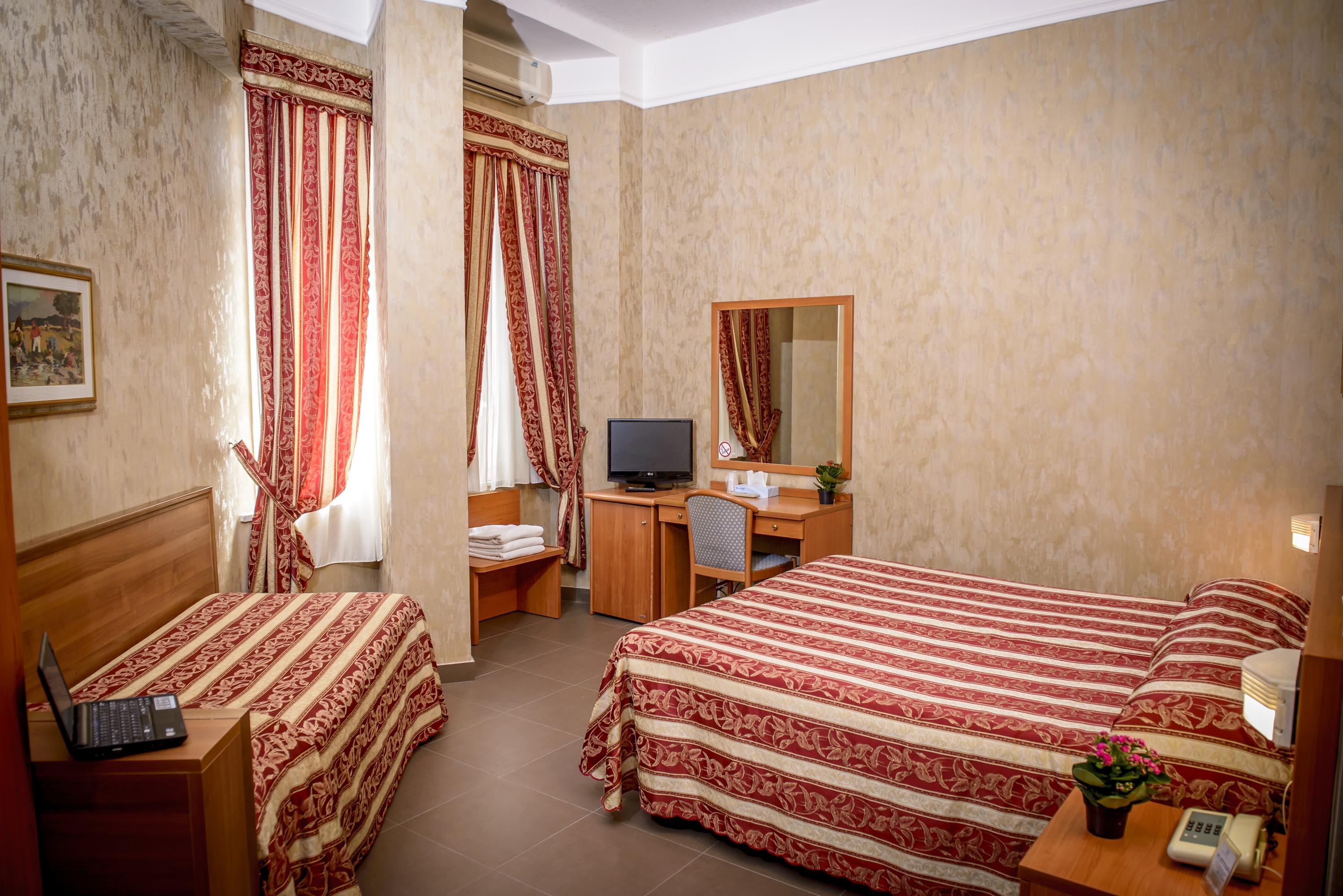 Hotel Emmaus Рим Екстериор снимка