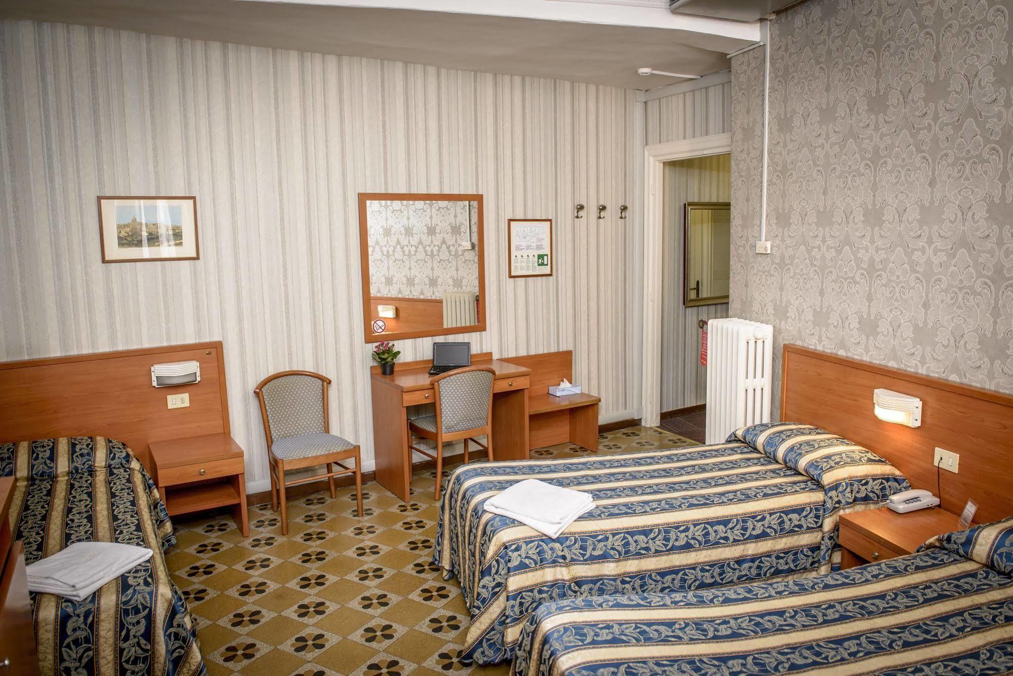 Hotel Emmaus Рим Екстериор снимка